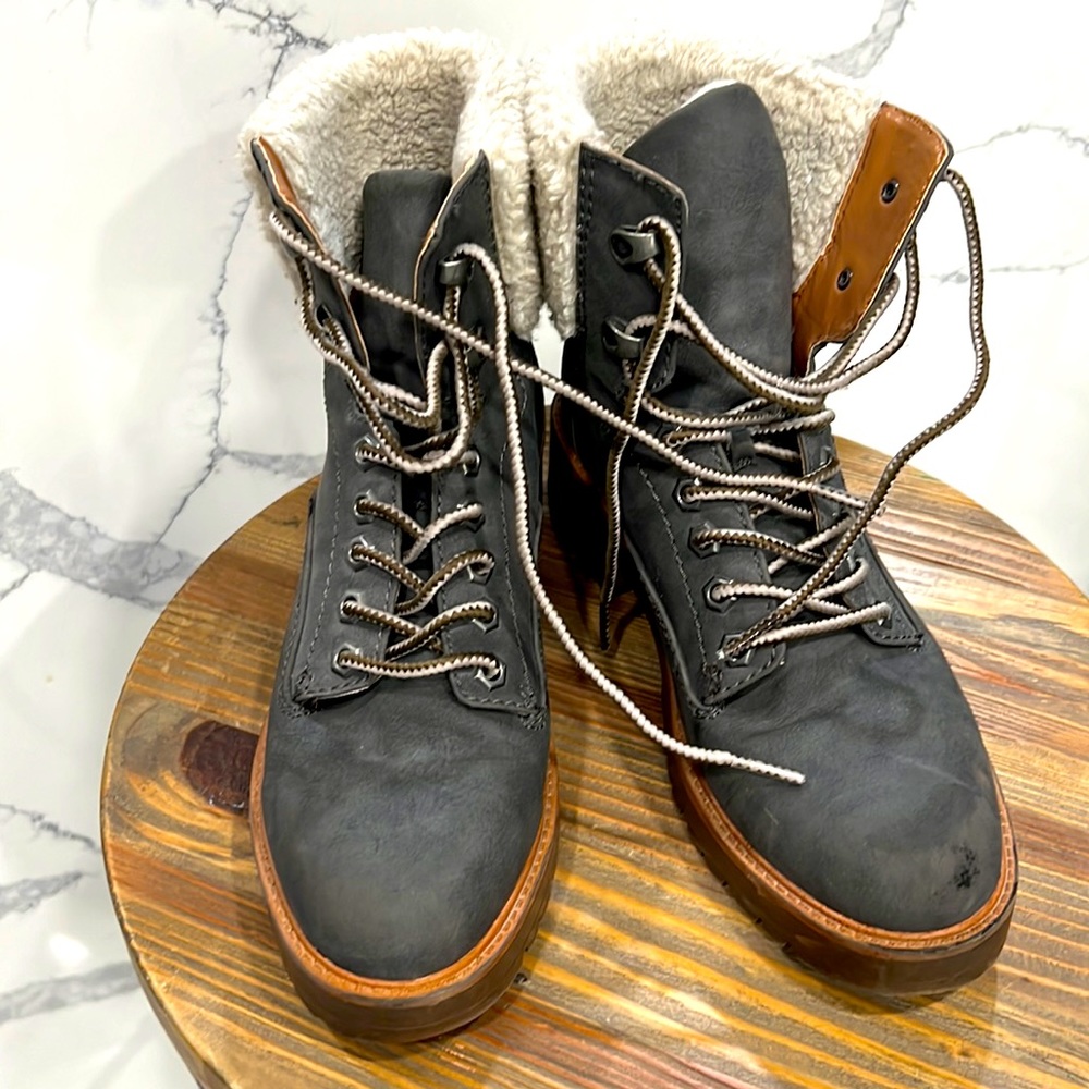 Índigo Rd woman’s grey boots